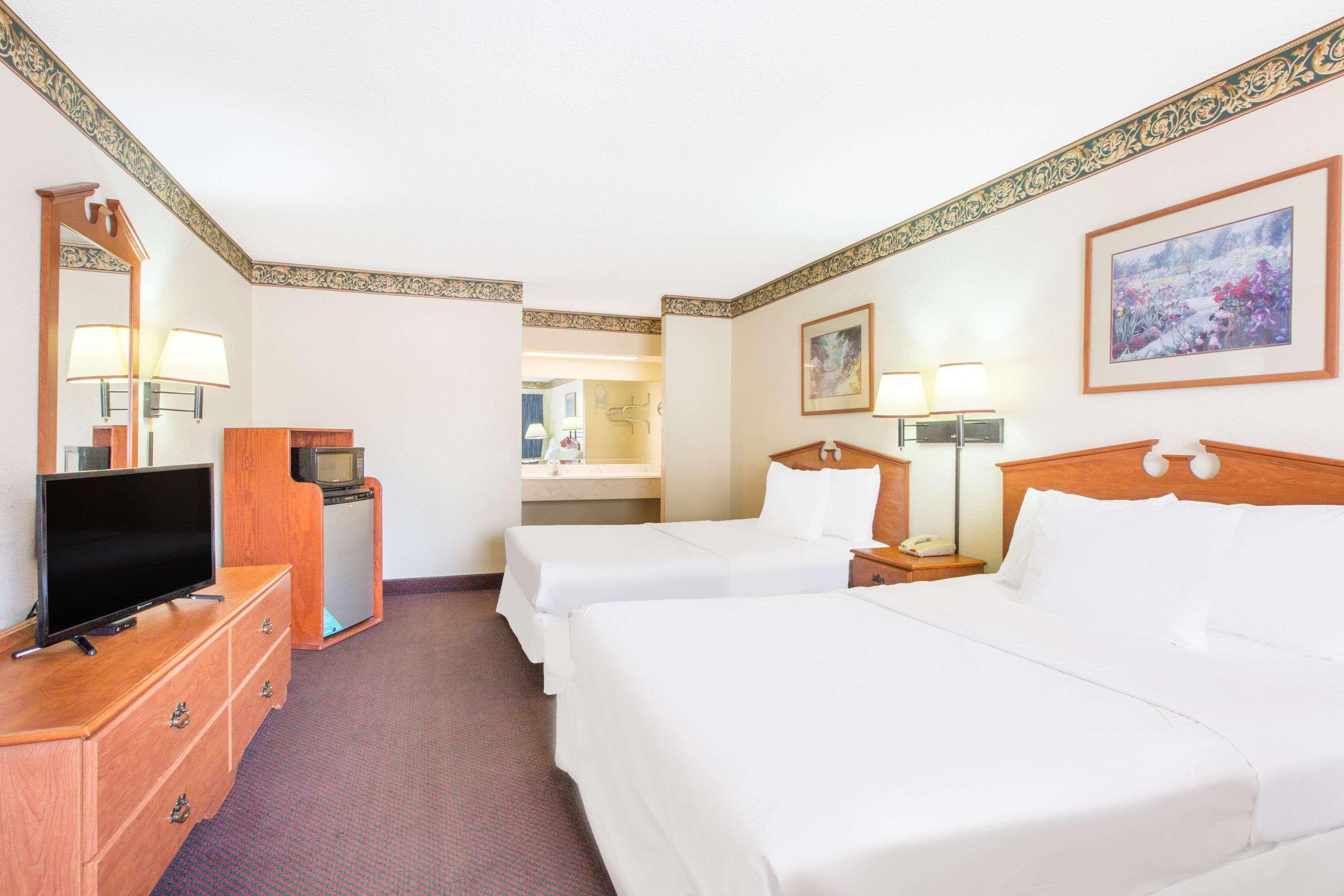 Days Inn & Suites By Wyndham Marshall Luaran gambar