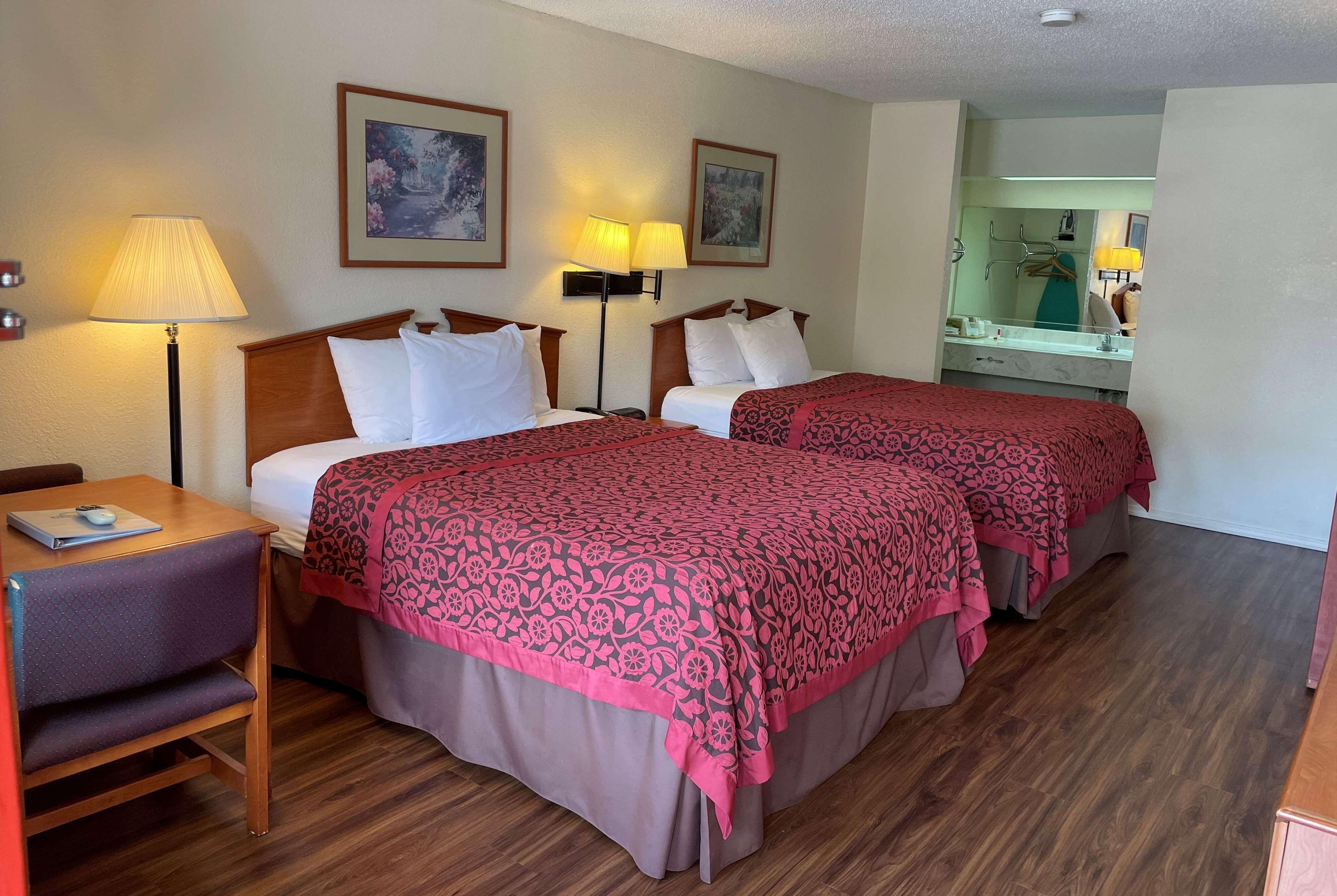 Days Inn & Suites By Wyndham Marshall Luaran gambar