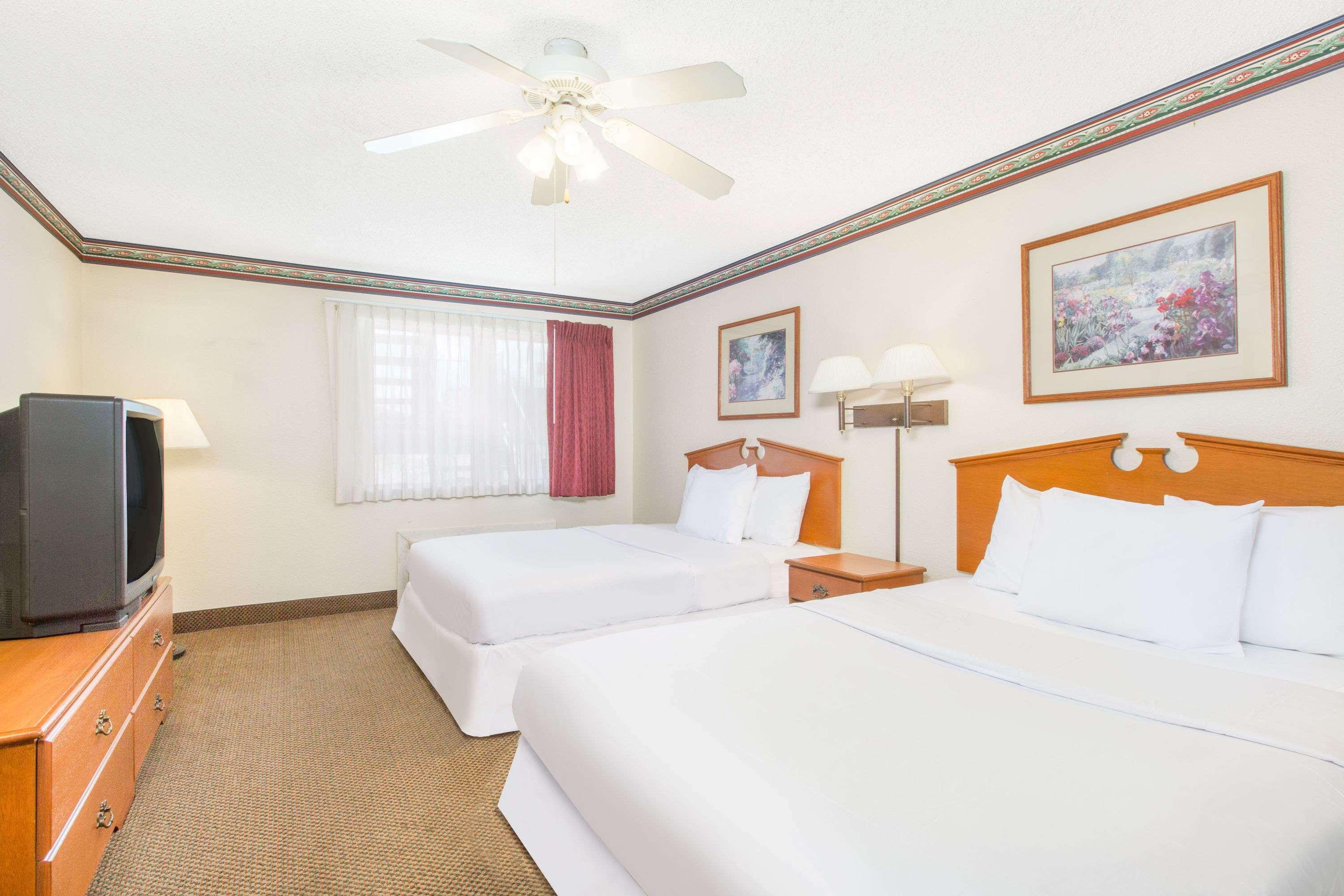 Days Inn & Suites By Wyndham Marshall Luaran gambar