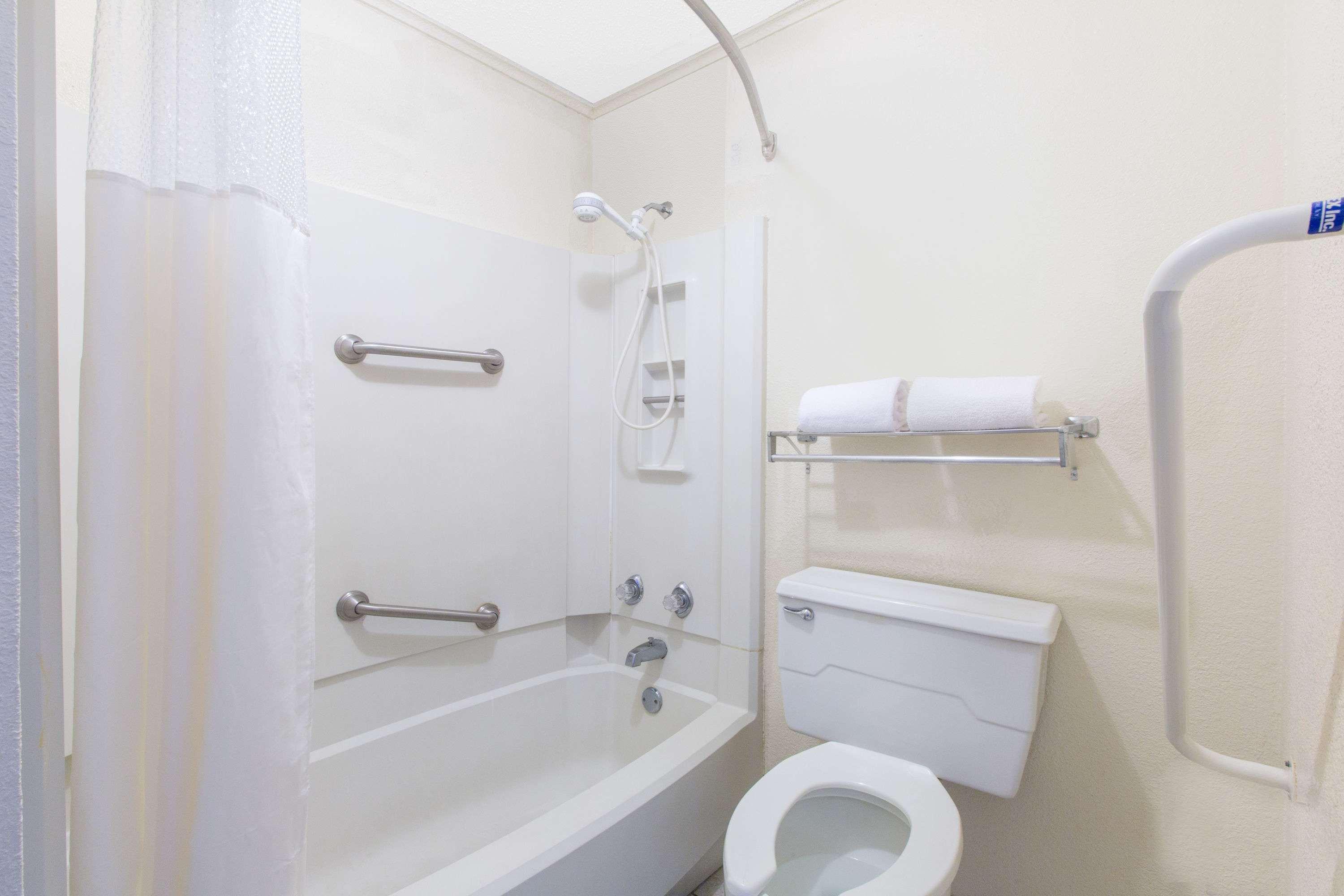 Days Inn & Suites By Wyndham Marshall Luaran gambar