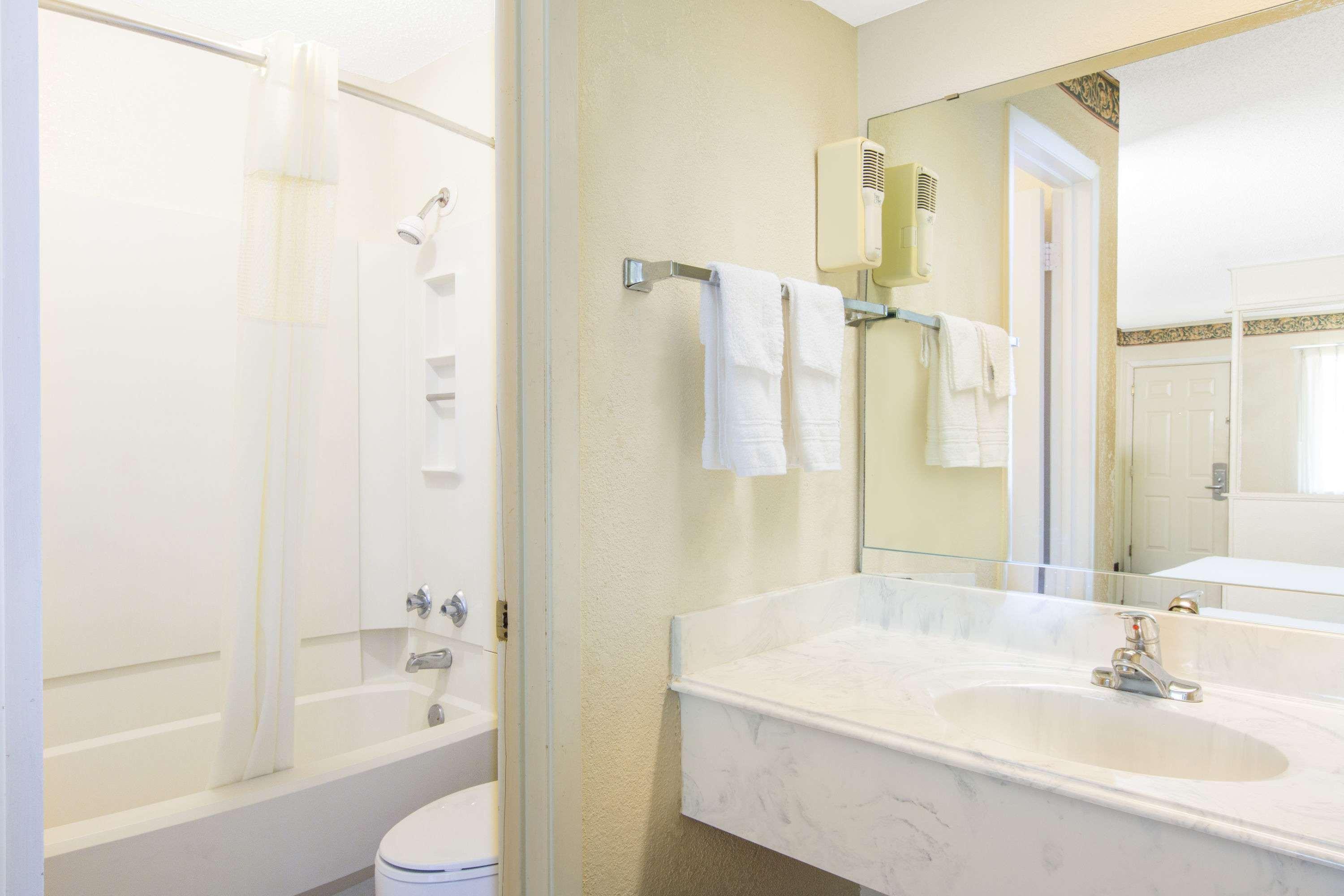 Days Inn & Suites By Wyndham Marshall Luaran gambar